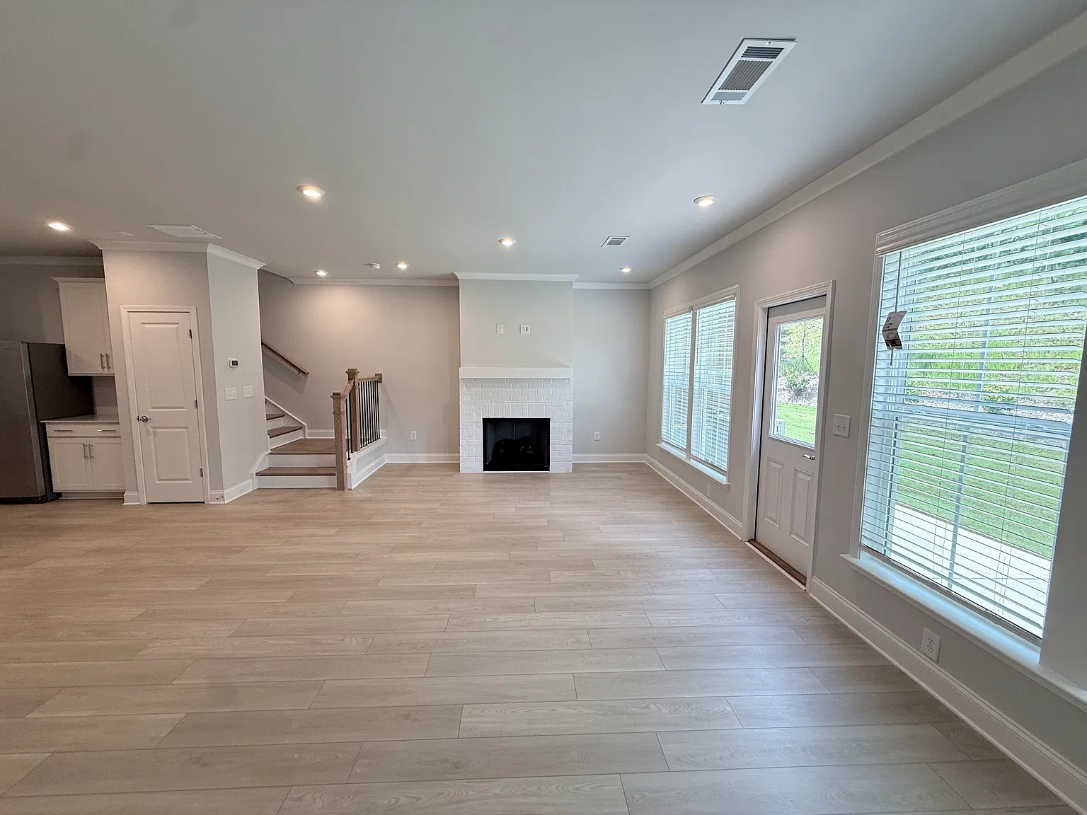3 bed, 2.5 bath, 2035 sqft, $2,500 — Photo 4