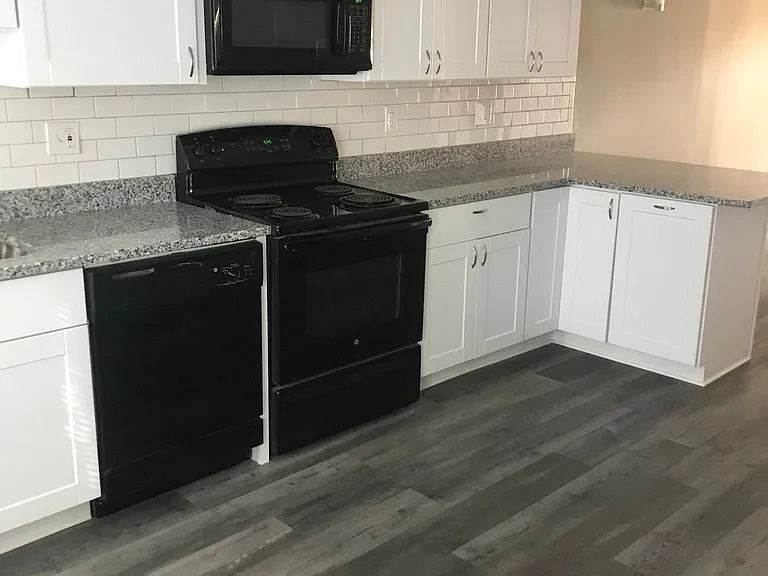 1359 Old Virginia Ct SE — Photo 3
