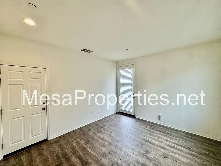 795 Hazel Way — Photo 4