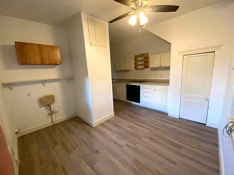 410 SW 4th Ave #B — Photo 3