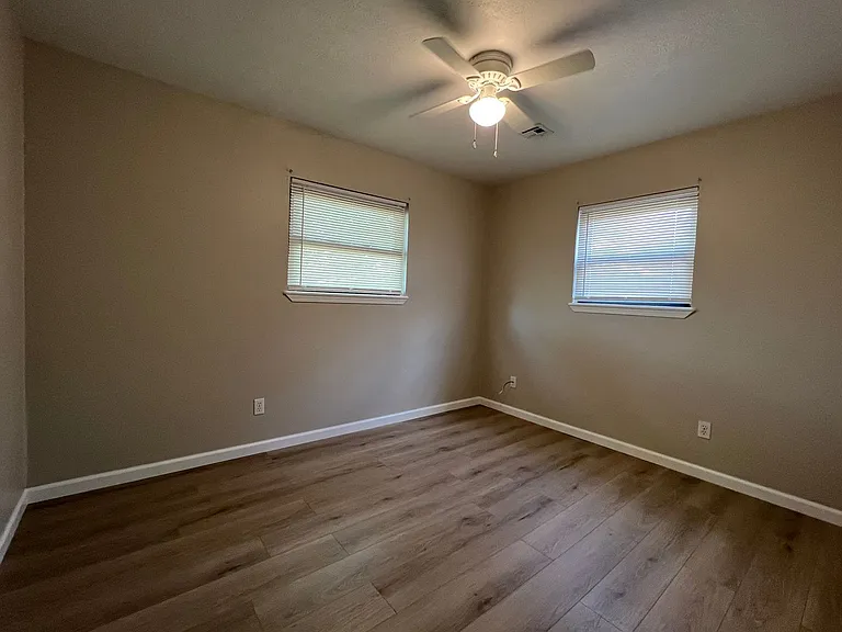 4203 SE Dorchester Dr — Photo 8