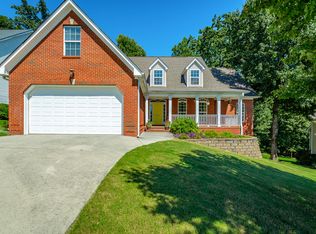 547 Kailors Cove Cir, Ringgold, GA 30736