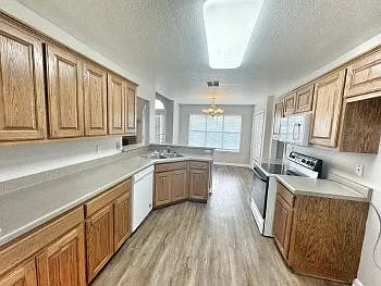 521 Woodlake Dr — Photo 9
