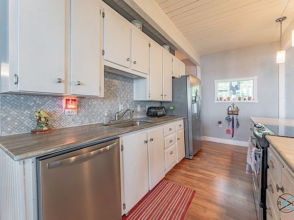 5th image of 170 Shady Shores Dr