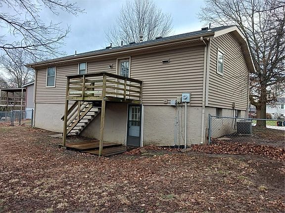 2nd image of 809 Britany Dr