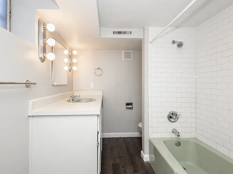 1400 Clermont — Photo 19