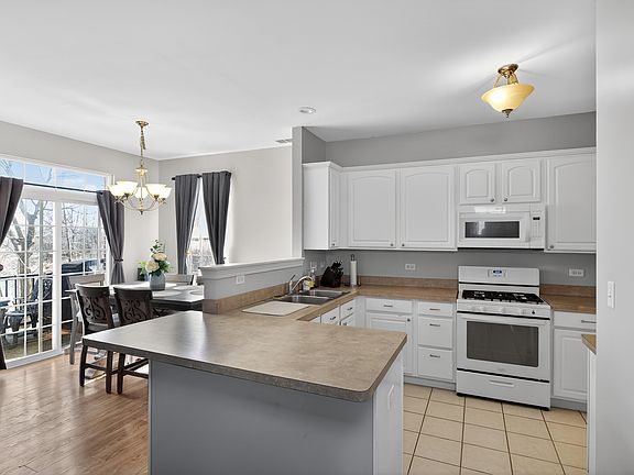 4th image of 1701 Deer Pointe Dr