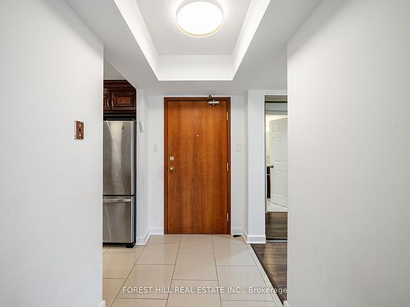 5th image of 500 Glencairn Ave #303