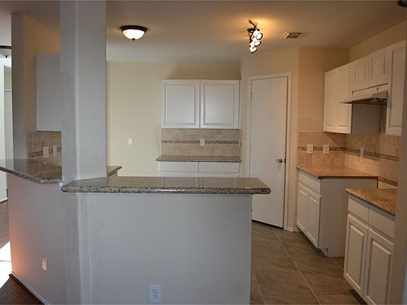 4th image of 9415 Belleclaire Ln