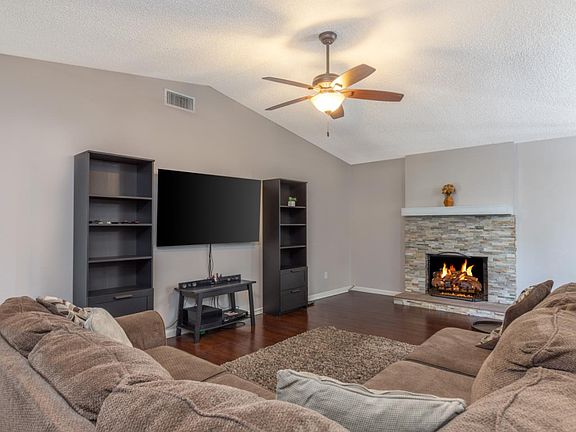 4th image of 9054 Clendenen Way