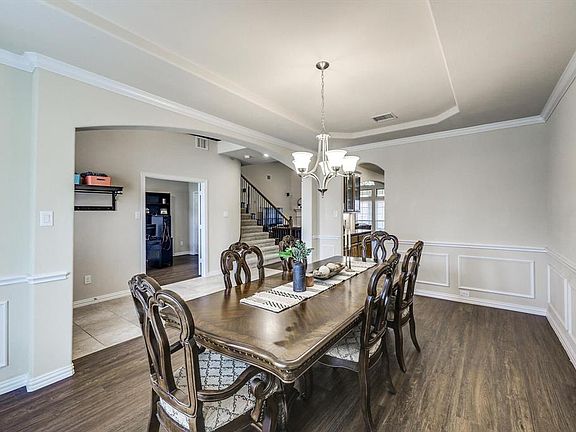 4th image of 811 Derbyshire Ln