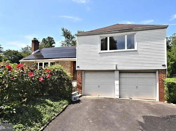 1605 Hillcrest Rd, Laverock, PA 19038