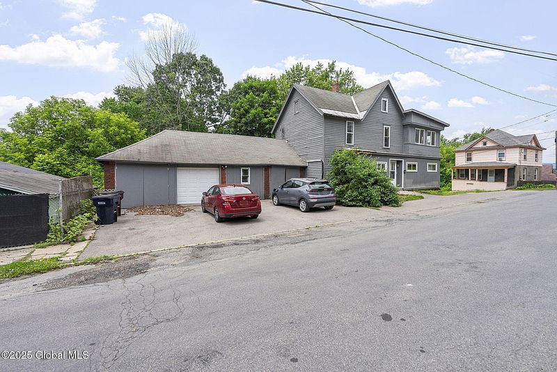 4th image of 16 Steele Avenue