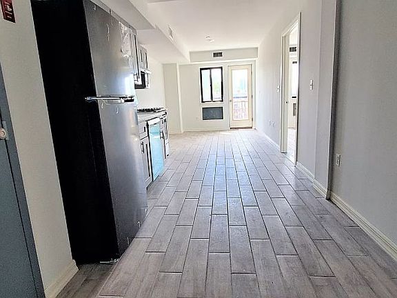 5th image of 25-28 Broadway #6SS