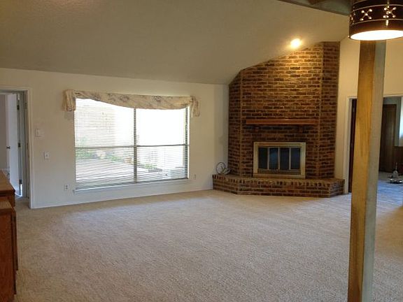 4th image of 2300 Red Oak Ln