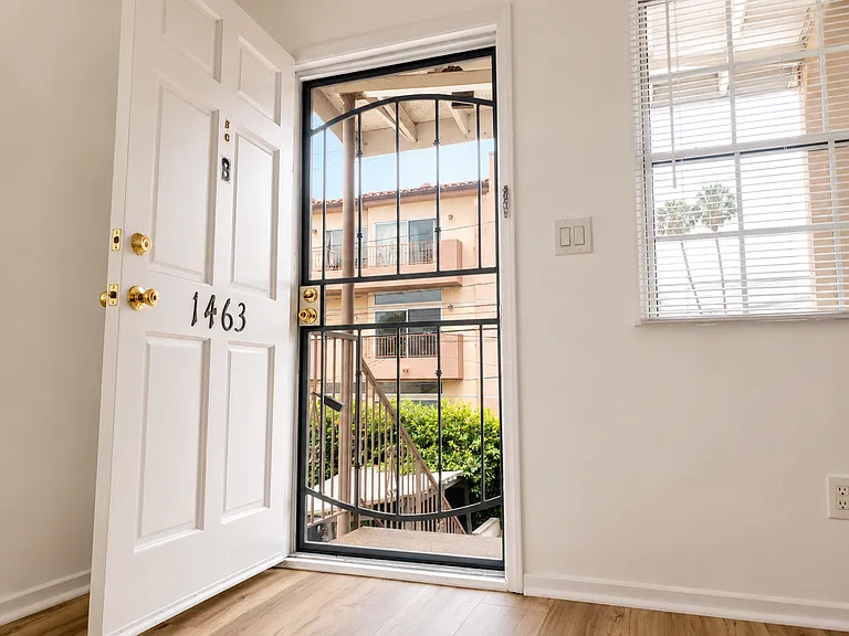 1463 S Sherbourne Dr #B — Photo 8