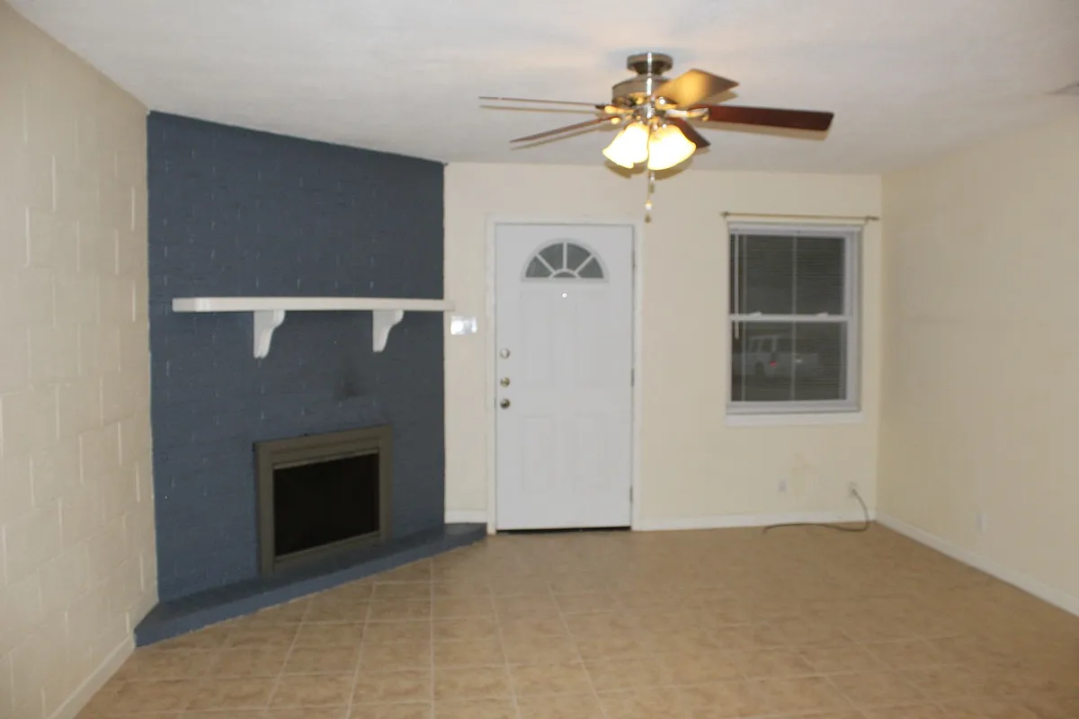 Building Photo - 4 Oakmont Cir