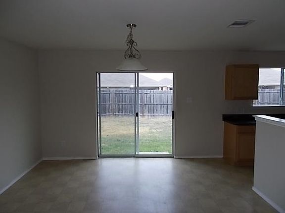 4th image of 2009 Kings Forest Dr