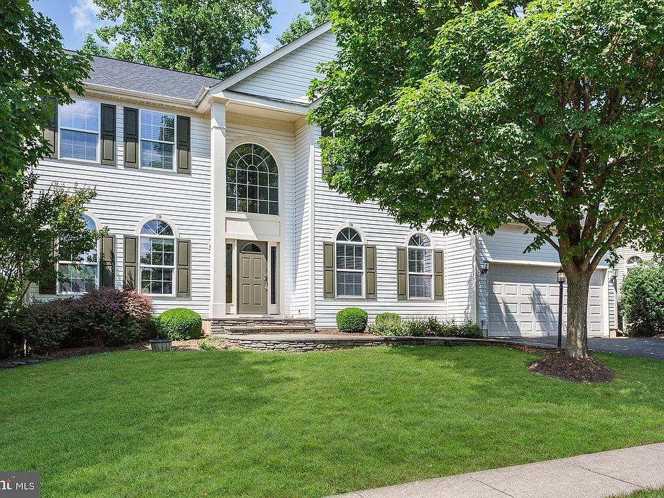 1st image of 46460 Montgomery Pl