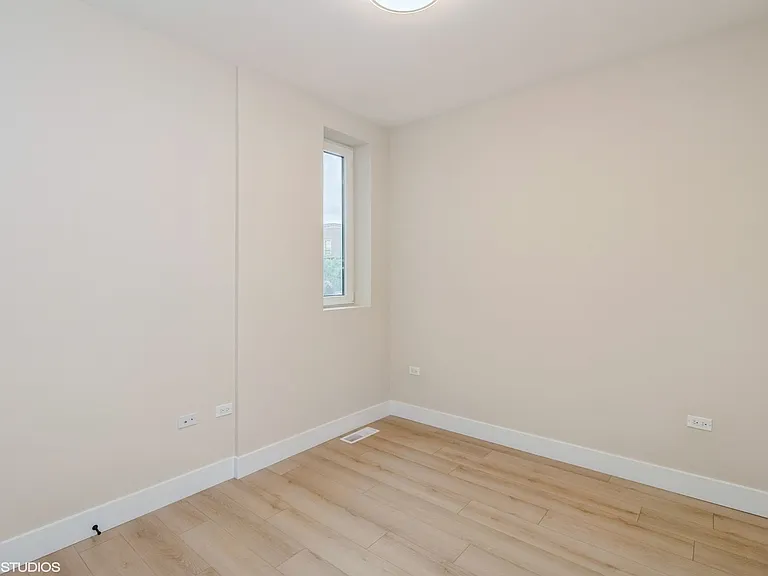 3043 W Irving Park Rd #305 — Photo 15