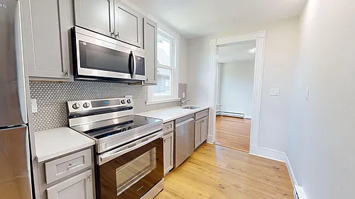 140 Cottage St Photo 1