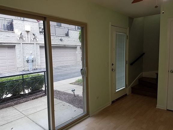 2nd image of 2919 N Natoma Ave Unit 5