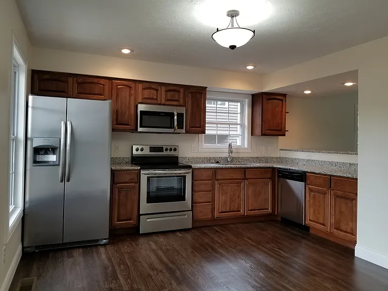 2266 S Samuel Ln — Photo 2
