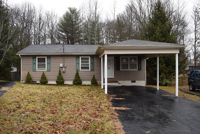 1st image of 304 Orchard Wood Dr