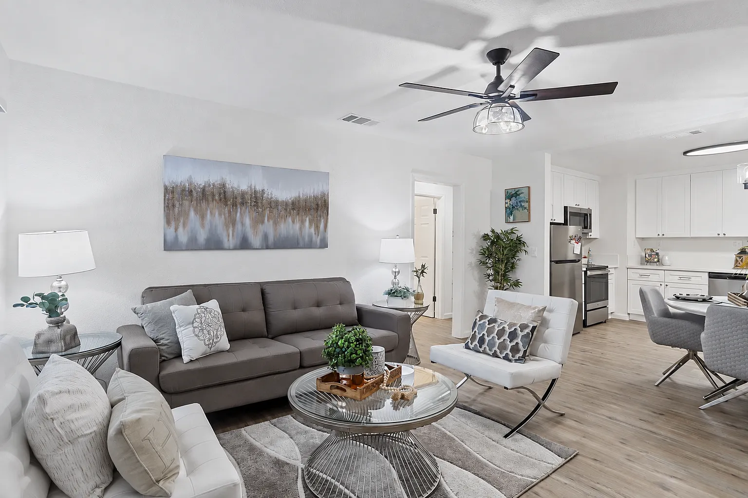 2 bed, 745 sqft, $1,870 — Photo 2