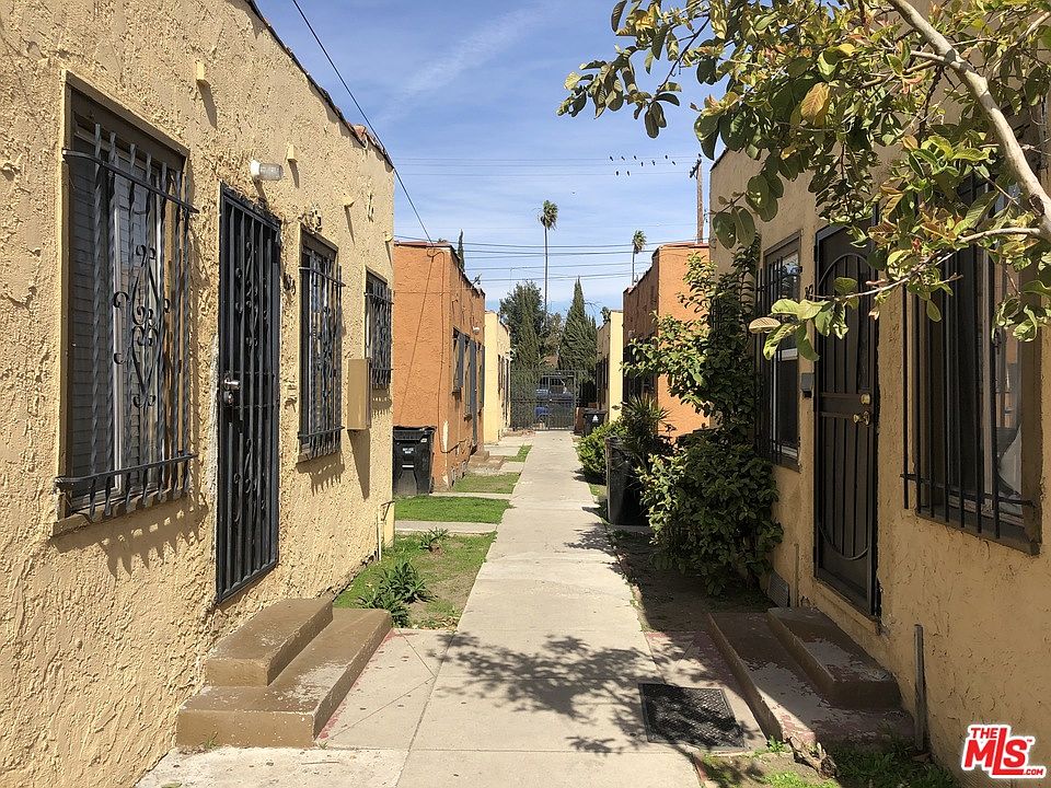 1st image of 860 W 83rd St