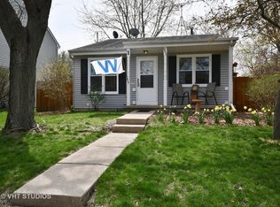 960 Manchester Crse, Geneva, IL 60134