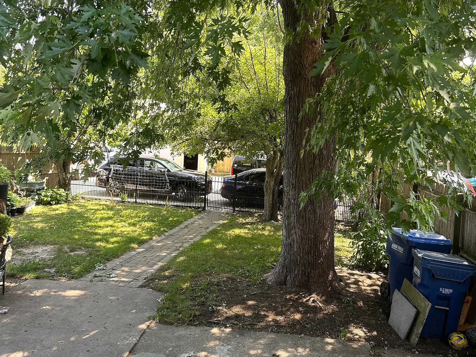 3 bed, 1100 sqft, $2,300 — Photo 3