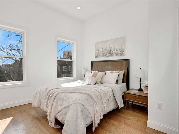 5th image of 18 Highland Ave