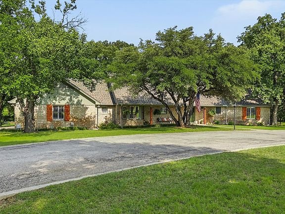3rd image of 1904 Oakridge Trl