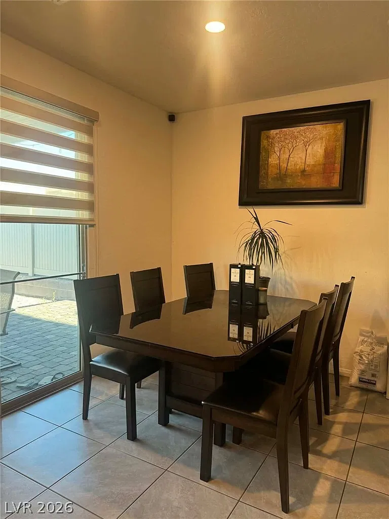 4 bed, 2.5 bath, 2446 sqft, $2,500 — Photo 3