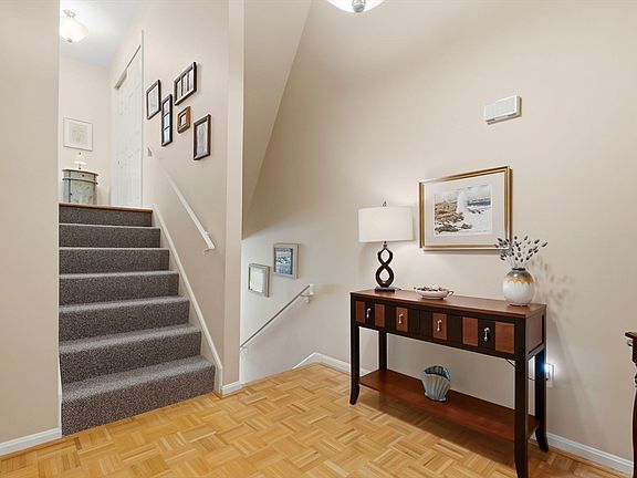 4th image of 36 Hawthorne Cir Unit 36