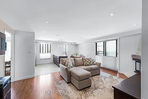 15390 Yonge St #104 Photo 1