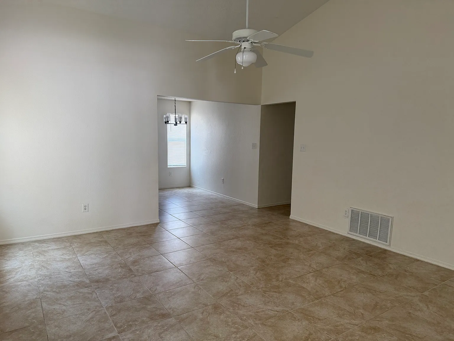 3 bed, 1136 sqft, $1,850 — Photo 4