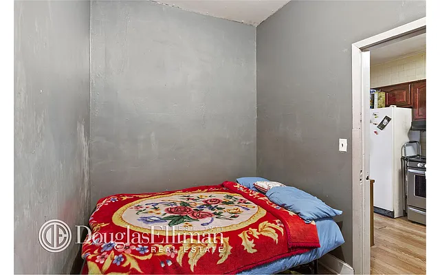 Sold by Douglas Elliman | media 14