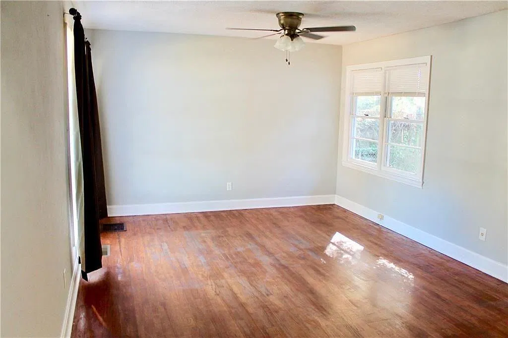3 bed, 1.0 bath, 939 sqft, $1,800 — Photo 2
