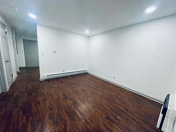 2nd image of 809 Burwood Ave