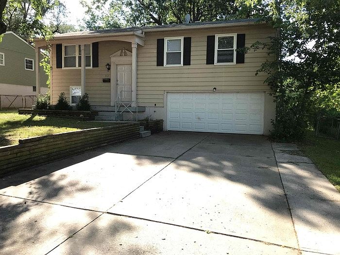1st image of 812 N Wigwam Trl