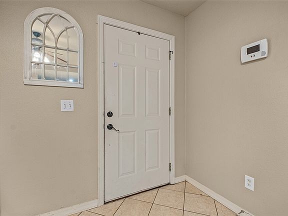 4th image of 702 E Bonnie Ln