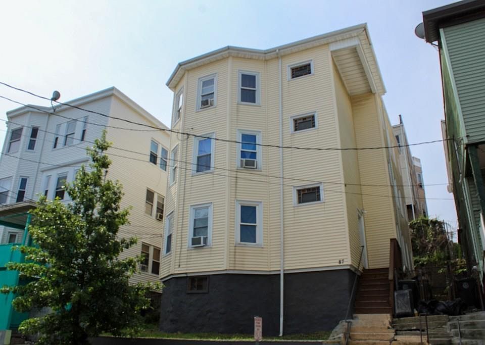 2nd image of 87 Marlborough St