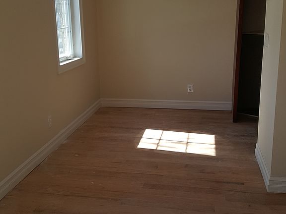 3rd image of 222-0 137 The Ave