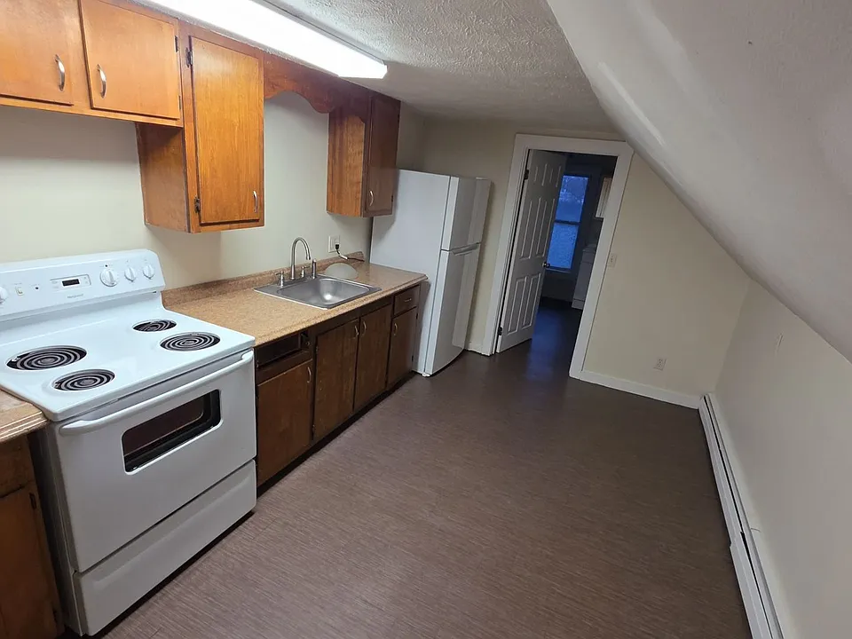 4 Kossuth St