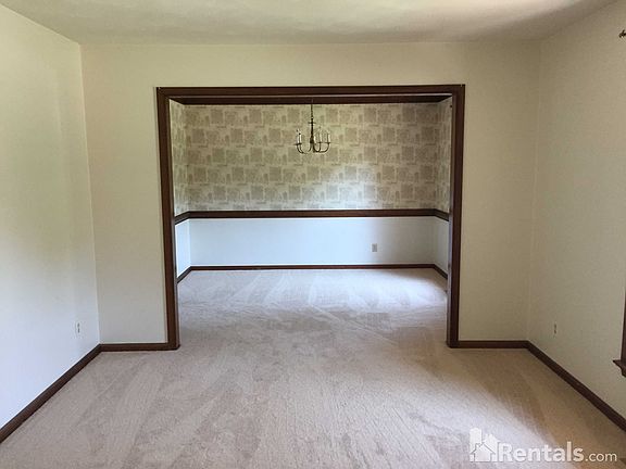 5th image of 512 Gloria Dr