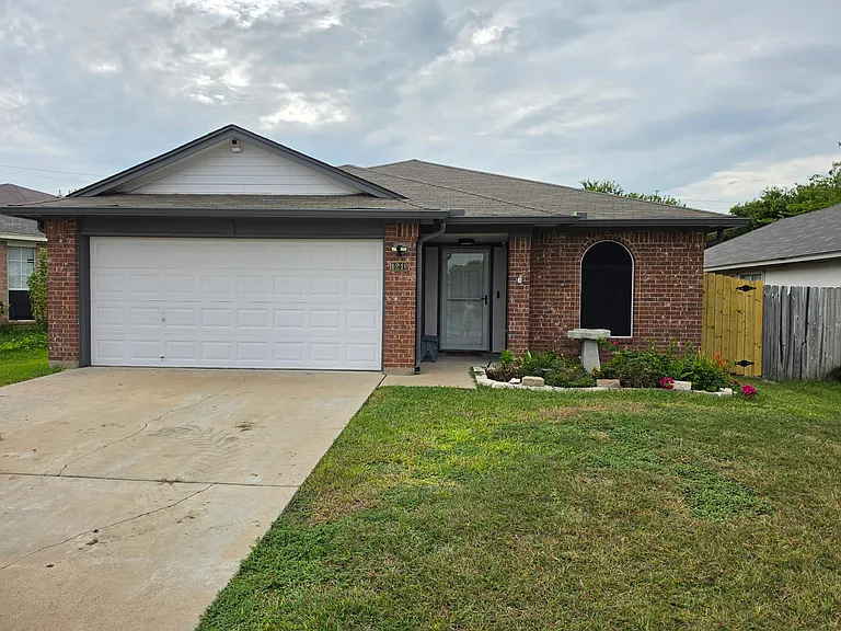 1210 Saddle Dr — Photo 1