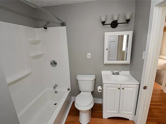 5th image of 1828 E 298th St