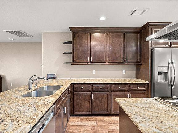 4th image of 12839 Eastbrook Dr